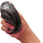 Ultraelastyna – Gwiezdne Kauczuki - child-hand-holding-pink-color-slime-3 - miniaturka