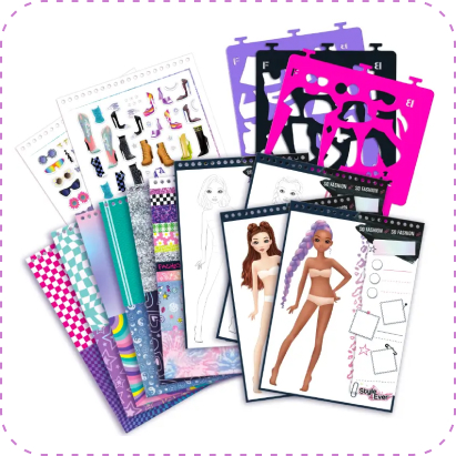 Zawartość zestawu Projekt Moda Style 4 Ever – Szkicownik, obejmująca karty z modelkami, szablony ubrań, arkusze z naklejkami, kolorowe tła oraz flamastry do tworzenia własnych projektów modowych.