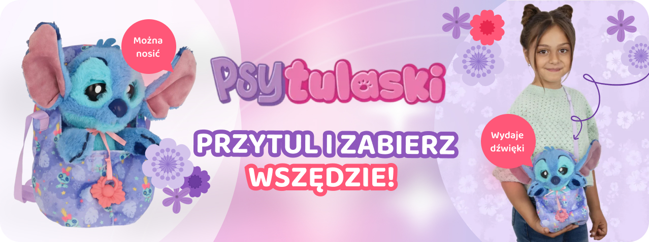 Dziewczynka z pluszowym plecakiem Psytulaski Stitch w kolorze fioletowym, z maskotką Stitch wystającą z przodu. Na grafice widnieją napisy „Przytul i zabierz wszędzie!” oraz informacje o funkcjach zabawki – można ją nosić i wydaje dźwięki.